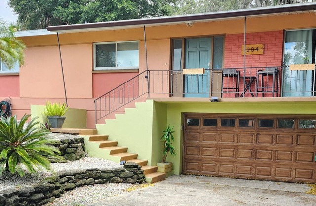 Fabulous Mid-Century Modern 3 Bedroom with King Master Suite