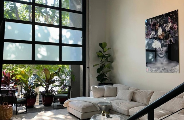 Fabulous Modern Loft in Santa Ana