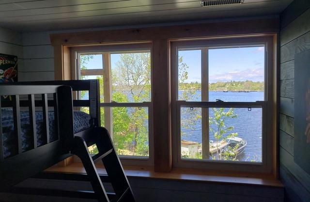 Fabulous New Georgian Bay Cottage on the water!