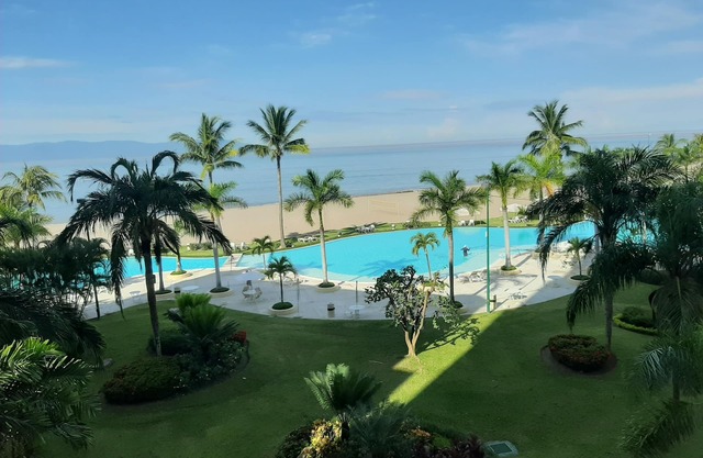 Fabulous Ocean Front Bay View Grand 1 Bedroom