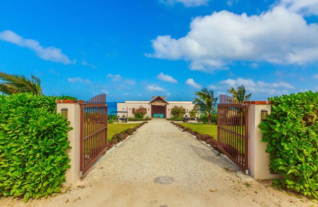 Fabulous Oceanfront Home on the Southern End of Isla