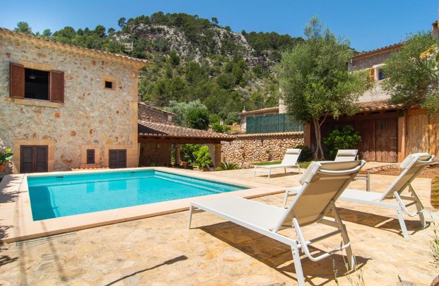 Fabulous Rural House with views to the mountains with swimming pool