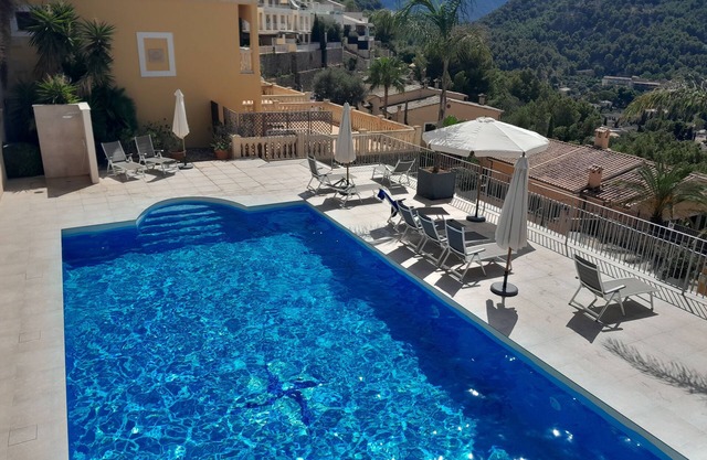 Fabulous views, beautiful apartment, pool, parking, Wifi
