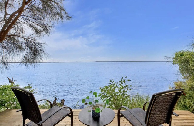 Fabulous Waterfront House With Direct Lake Access