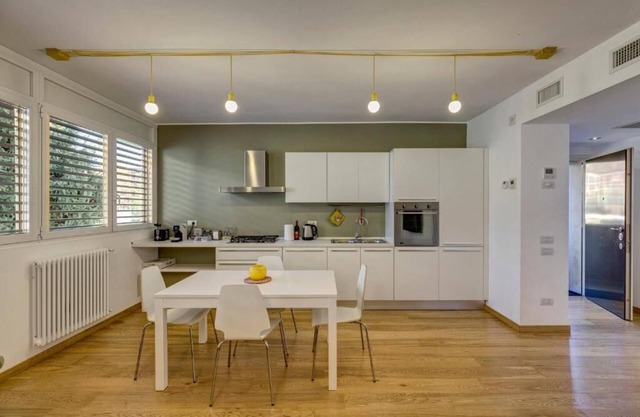 Facing San Siro Stadium 6 beds 300meters from the metro with garage