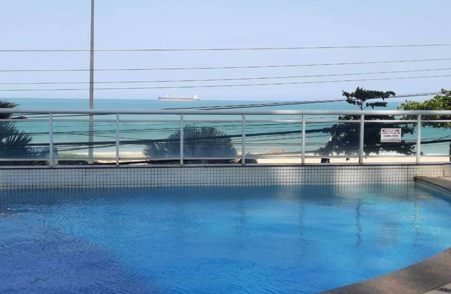 Facing the sea, 3 Qts, Foot in the sand, best location on the beach. wifi, pools