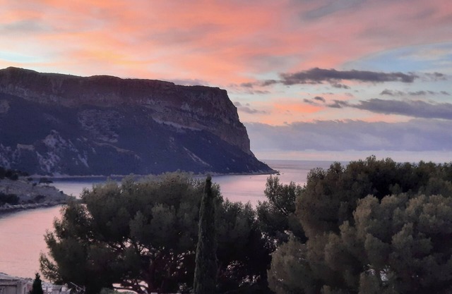 FACING THE SEA! T3 70m2 - 2 bedrooms - 5mn from the beach and the Calanques