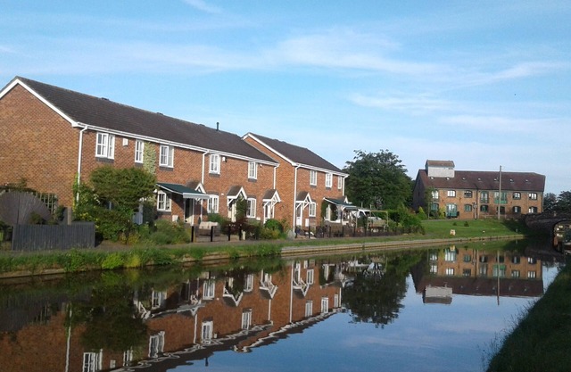 Facing the Shropshire Union Canal
