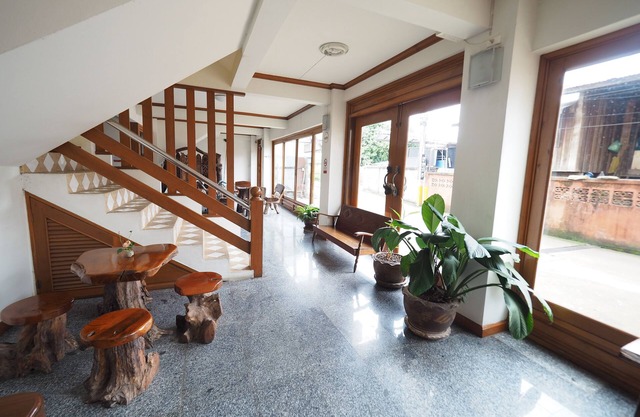 Fah Place Hotel