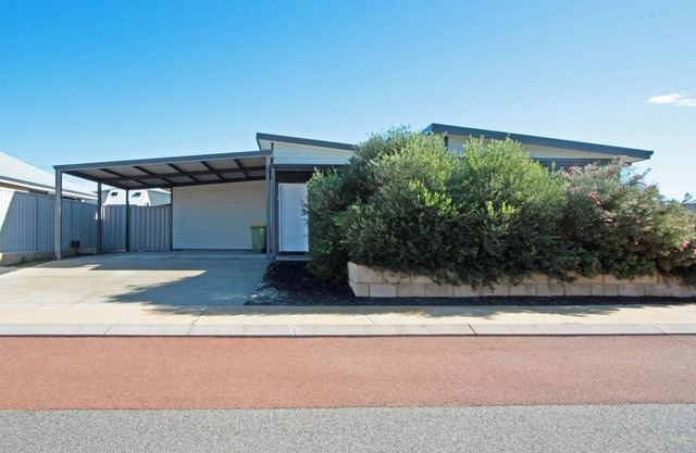 Fair Winds: 4 BR, 2 BA in Jurien Bay, Sleeps 8