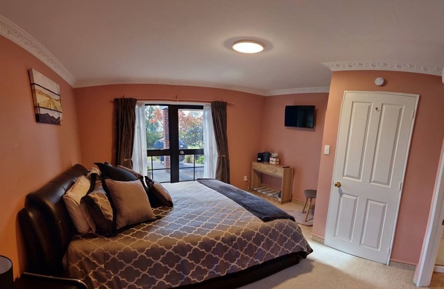 Fairhall Lodge- Rose room