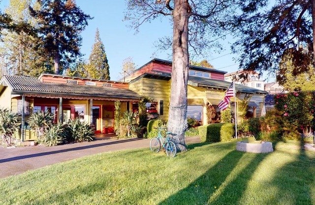 Fairview Lodge BIRCH BAY Waterfront Home Sleeps 13+ on Birch Bay Dr.