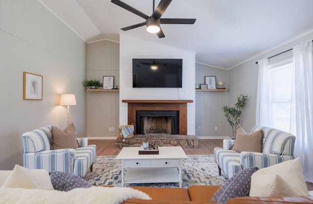 Fairway Family Oasis: King Beds, Pets Allowed, Golf Course Neighborhood