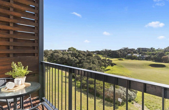 Fairway Views – Moonah Apartment 23