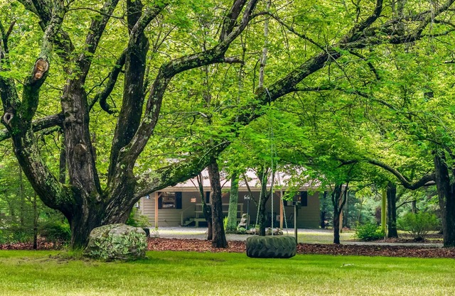 Faith Family Farmhouse | Guest Cottage | Farm | Fire Pit | WiFi | Dog Friendly