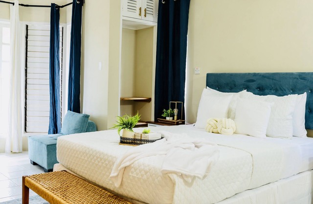 Falcon Oceanview 2br/2ba - Free Airport Transport/Gated Complex w/Security