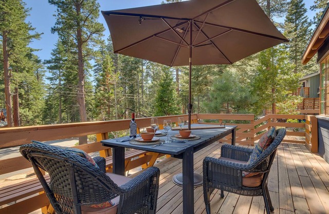 Falcon's Rest - Amazing Summer Cabin - Great Deck - Near Hiking/Biking Trails