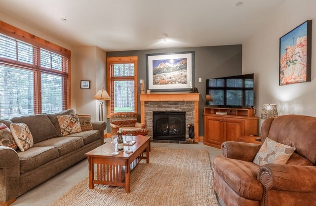 Fall Availability! Updated Townhome! Short walk to Eagle Chair Lift!