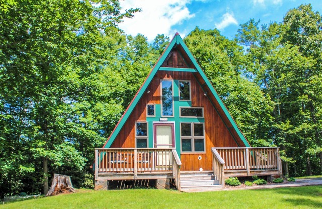 Fall Colors + Cozy Cabins = Your Perfect October Retreat @ Wildflower Ridge