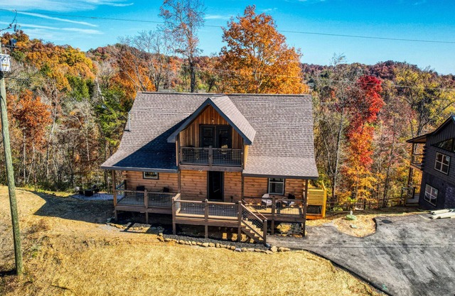 Fall Colors Outside Pool, Tub, Games & Dogs OK
