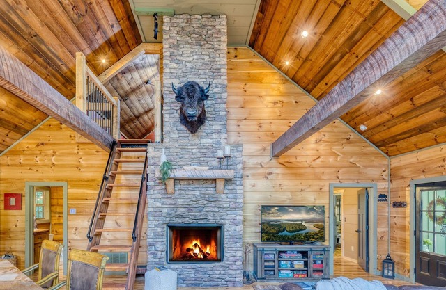Fall Family Vacation | Arcade, Theater, Hot Tub, 4 Kings Aska Adventure Area
