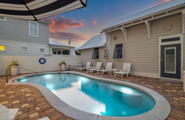Fall Getaways Available! Gulf Views! Private Pool! Steps from the Beach! 7 Adult Bikes!