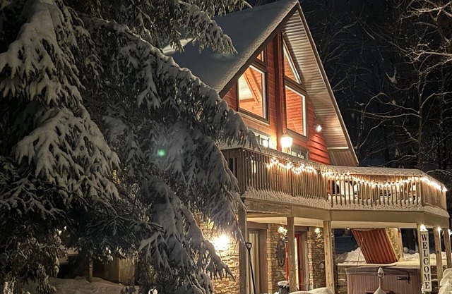 Fall rates updated! 7 bedrms, 2 king Beds, firepit, game rm, hot tub!