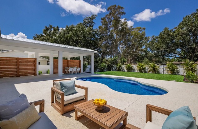 FALL SPECIALS - Lux Home, Heated Pool, Fire Pit