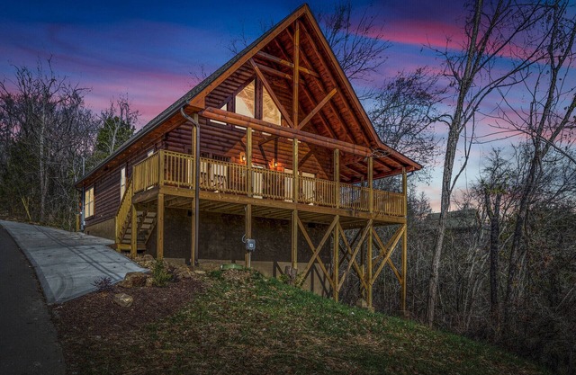 Fall Vacay Specials with September Dates Smoky Mtn Retreat: Game Room/Hot Tub