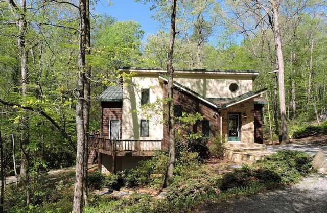 Falling Waters - 150' Waterfall right behind the house!