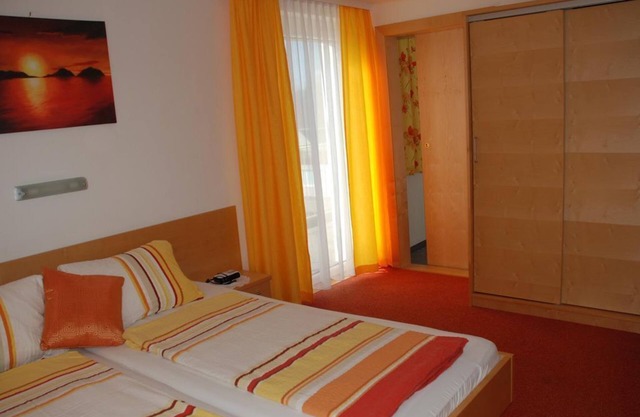 Family room- connecting door1 floor with balcony - Pension Agnes