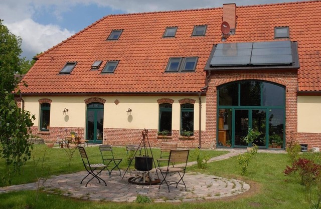 famielienfreundliche apartments in an old stable building in the field