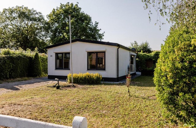 Familie bungalow op vakantiepark bij zee
