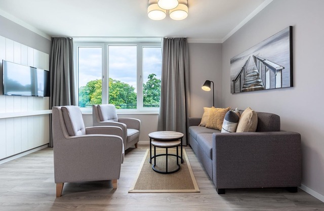 Familienfreundliches Apartment mit Zwei Badezimmern und Loggia in Strandnähe