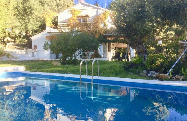 family- and pet-friendly, privacy in large garden with pool and mountain view