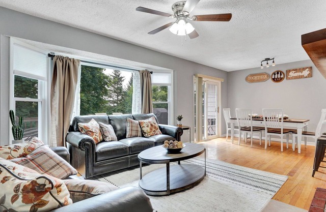 Family and Dog friendly getaway, 5 minutes to Owasco Lake.