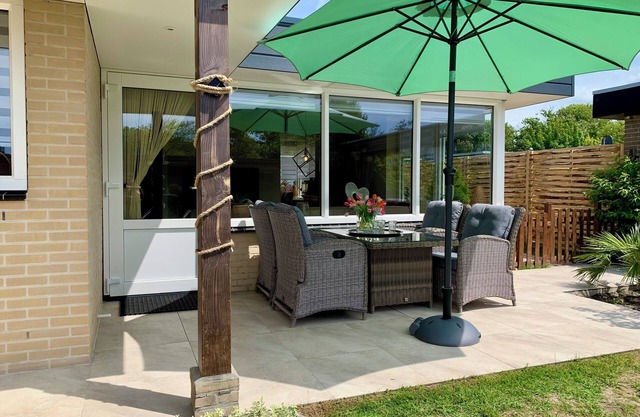 Family- and dog-friendly accommodation for 4 people on the quiet Wildrijk park in Sint Maartenszee.