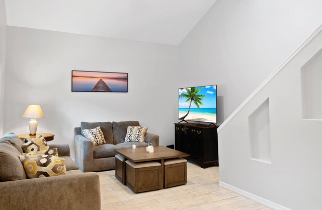 Family and Pet Friendly 2BR Townhome by the Beach