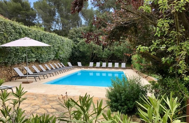 Family apartment, 2-4 people, in Provence Mas 16th cent., pool, garden, parking
