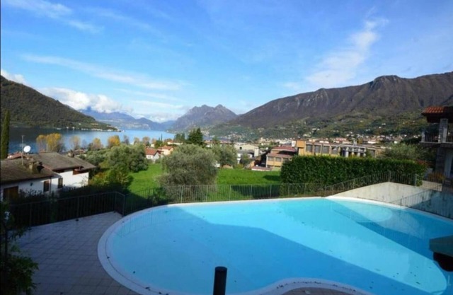 Family apartment with swimming pool and carport