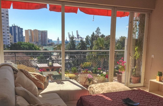 Family apartment next to the center and beach with sunny terrace, parking, wifi.