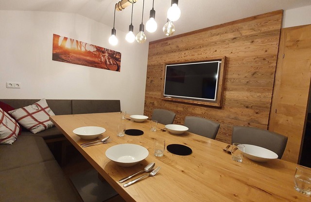 FAMILY APARTMENT STILECHT - as good as new - 3 bedrooms, large dining table