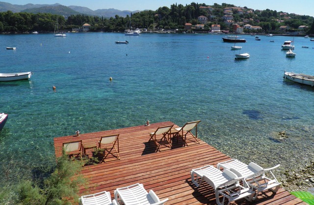 Family apartment surrounded by ancient walls, two meters from the sea