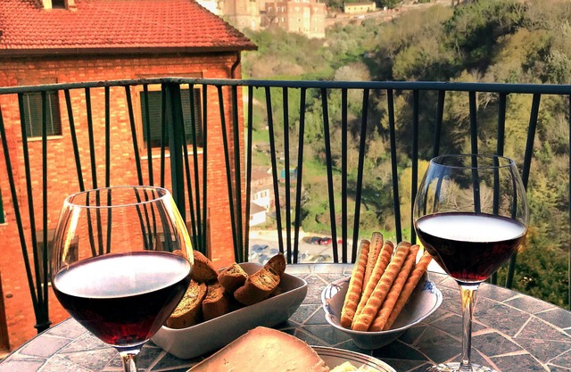 Family apartment with magical view on the old city, balcony, wifi & parking
