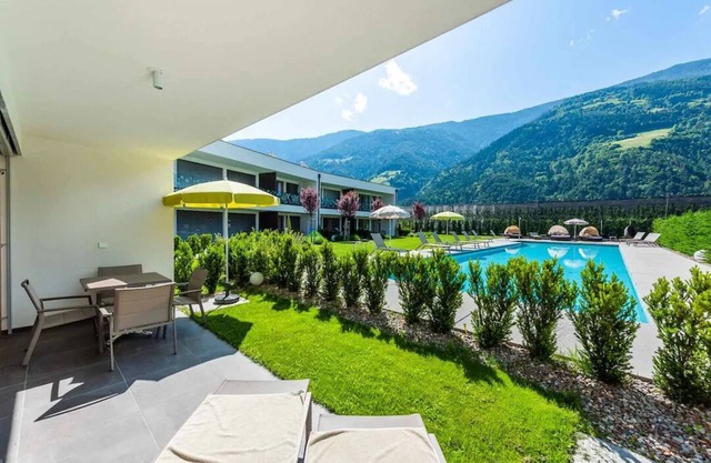 Family apartment with pool view