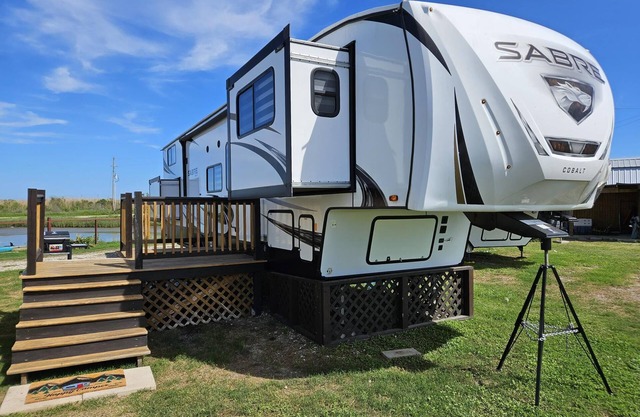 Family Beach Getaway Luxury 5th Wheel-Sleeps 7