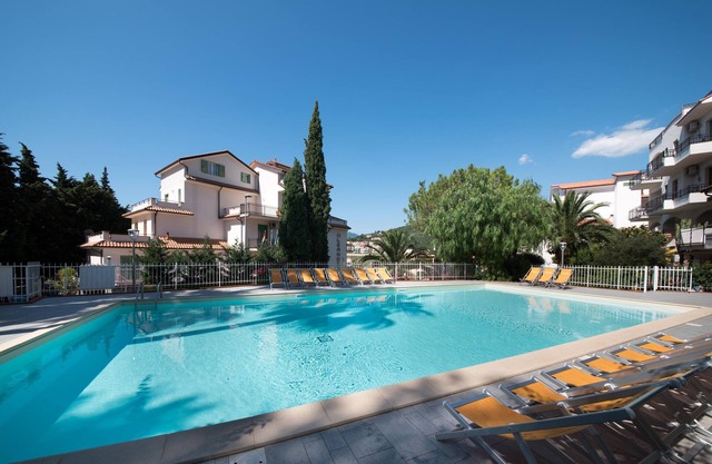 Family & Bike Friendly - Pool - Parking - Beach - WiFi - Air Conditioning - Bar
