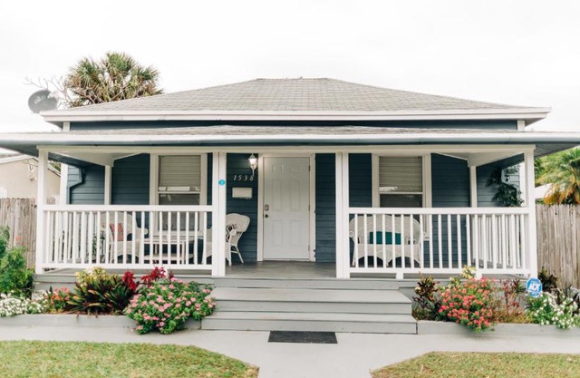 Family Blue Home 6Beds&2Baths Olas Boulevard