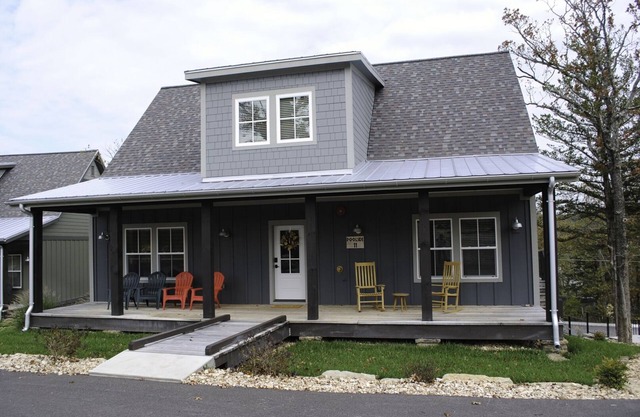 Family Cabin, Modern, Scenic Views, oversized deck