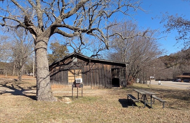 Family cabin w/large fireplace